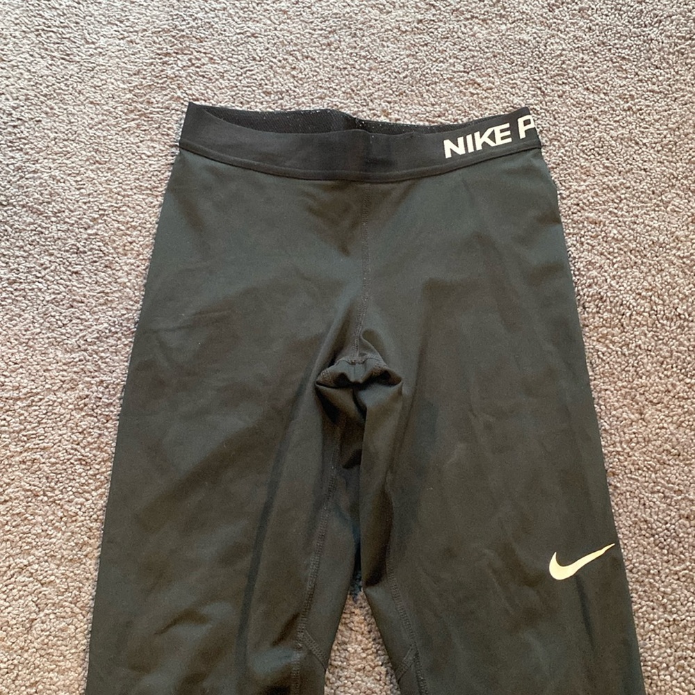 Nike pro workout leggings capri length
